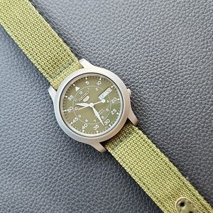 Men's SNK805 SEIKO 5 Automatic Stainless Steel Watch with Green Canvas